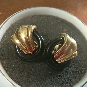 💋  Monet clip-on earrings